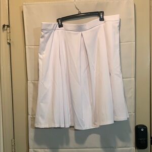 NWT Pleated White Skirt Size 26/28 Ashley Stewart